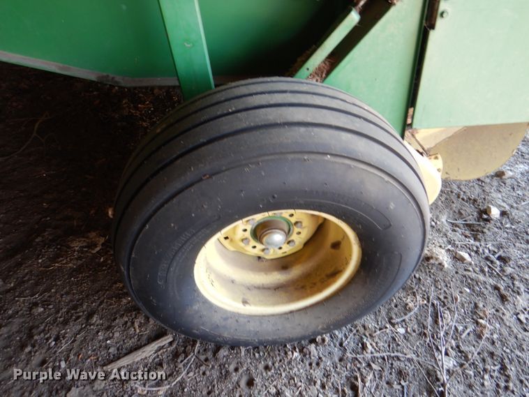 image for item IR9149 John Deere 435  round baler