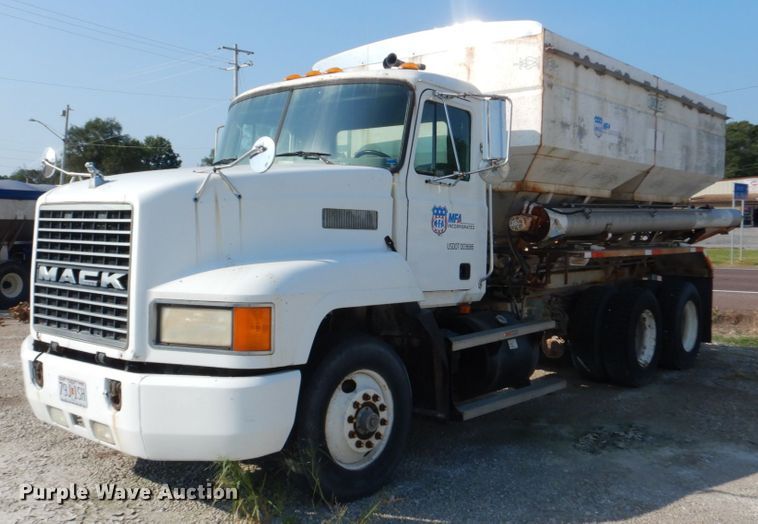 image for item JG9142 1996 Mack CH613  fertilizer delivery truck