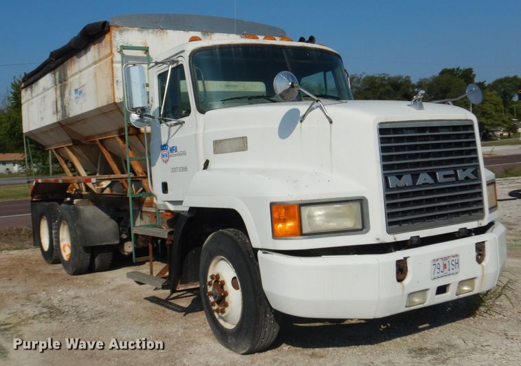 image for item JG9142 1996 Mack CH613  fertilizer delivery truck