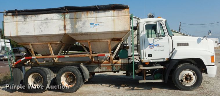 image for item JG9142 1996 Mack CH613  fertilizer delivery truck