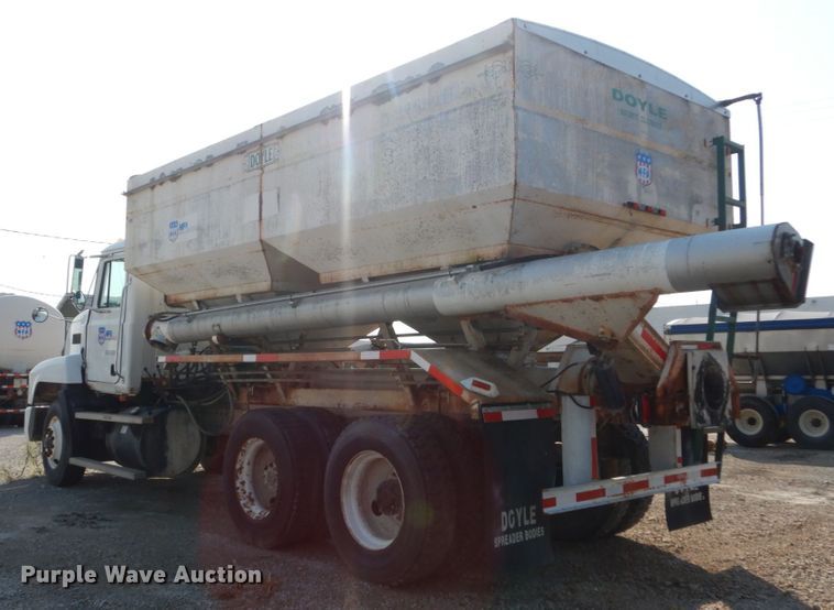 image for item JG9142 1996 Mack CH613  fertilizer delivery truck