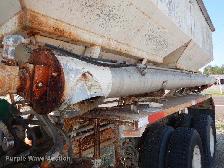 image for item JG9142 1996 Mack CH613  fertilizer delivery truck