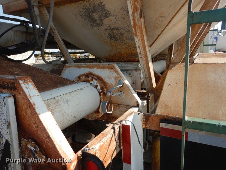 image for item JG9142 1996 Mack CH613  fertilizer delivery truck