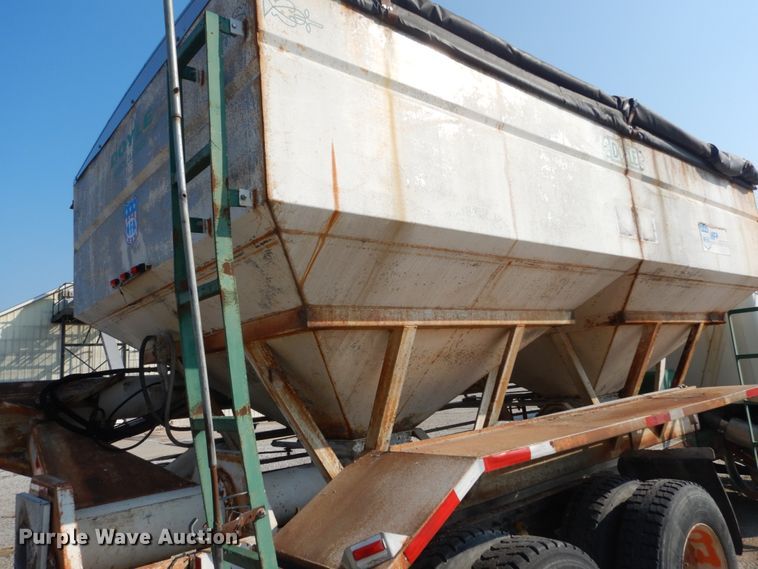 image for item JG9142 1996 Mack CH613  fertilizer delivery truck