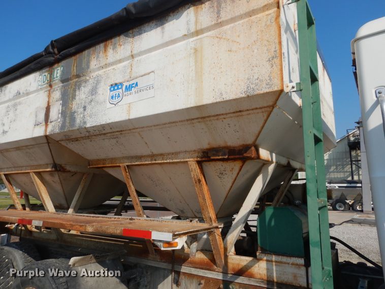 image for item JG9142 1996 Mack CH613  fertilizer delivery truck