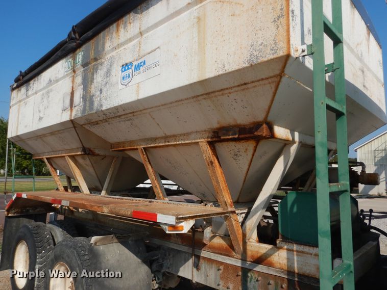 image for item JG9142 1996 Mack CH613  fertilizer delivery truck