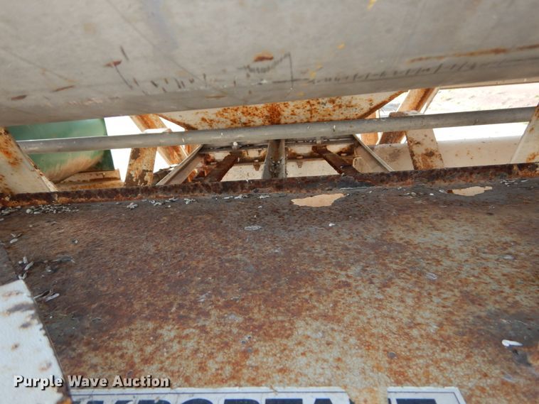 image for item JG9142 1996 Mack CH613  fertilizer delivery truck