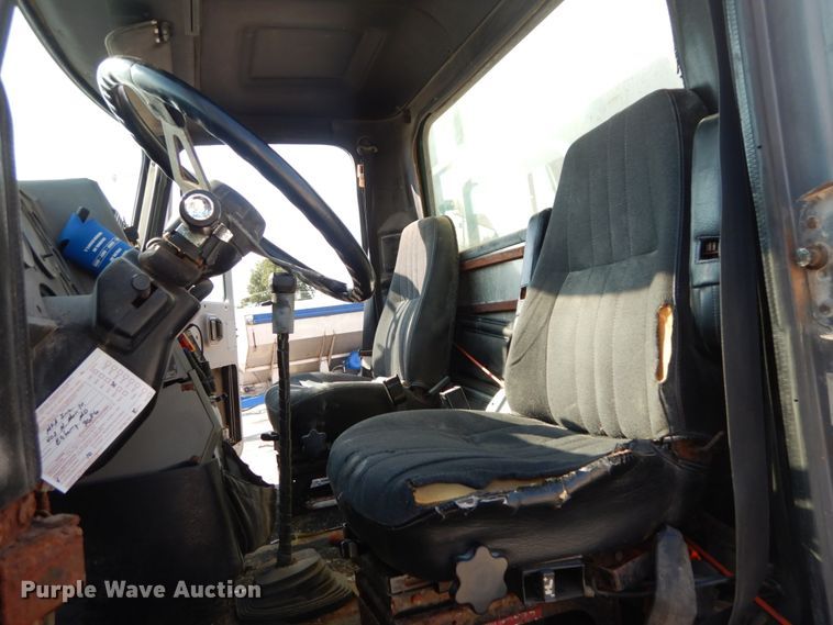 image for item JG9142 1996 Mack CH613  fertilizer delivery truck