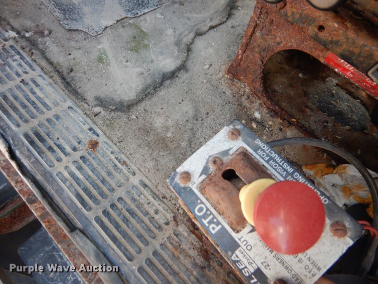 image for item JG9142 1996 Mack CH613  fertilizer delivery truck