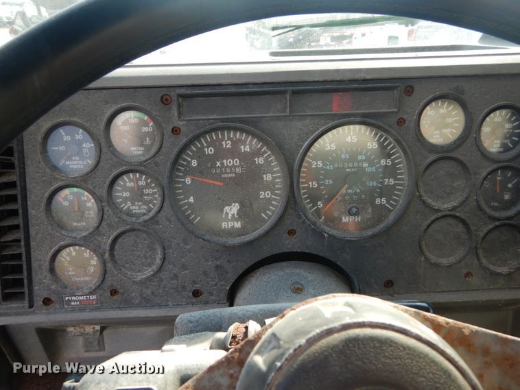 image for item JG9142 1996 Mack CH613  fertilizer delivery truck