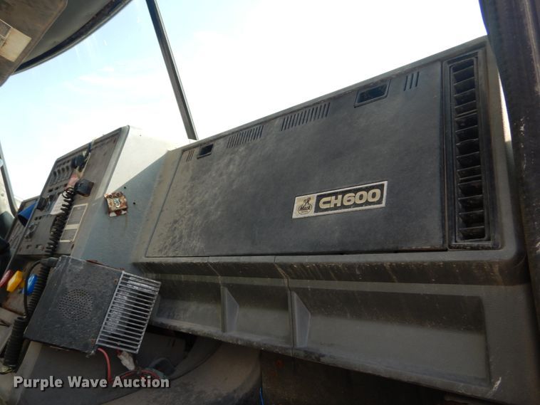 image for item JG9142 1996 Mack CH613  fertilizer delivery truck