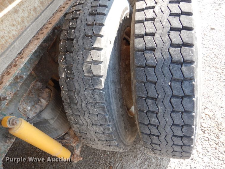 image for item JG9142 1996 Mack CH613  fertilizer delivery truck