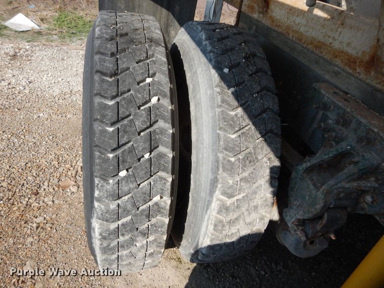 image for item JG9142 1996 Mack CH613  fertilizer delivery truck