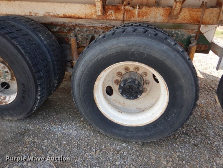 image for item JG9142 1996 Mack CH613  fertilizer delivery truck