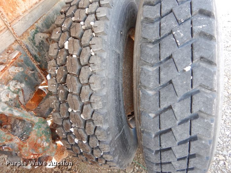 image for item JG9142 1996 Mack CH613  fertilizer delivery truck