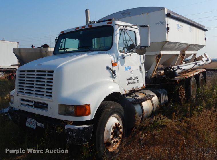 image for item JG9146 1998 International 8100  fertilizer delivery truck
