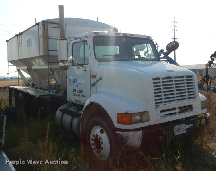 image for item JG9146 1998 International 8100  fertilizer delivery truck