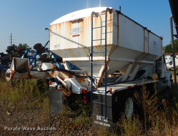 image for item JG9146 1998 International 8100  fertilizer delivery truck