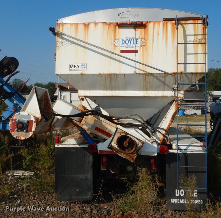 image for item JG9146 1998 International 8100  fertilizer delivery truck