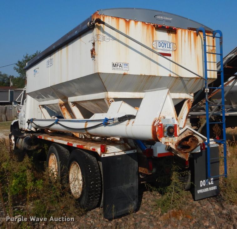 image for item JG9146 1998 International 8100  fertilizer delivery truck
