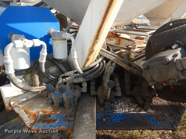 image for item JG9146 1998 International 8100  fertilizer delivery truck