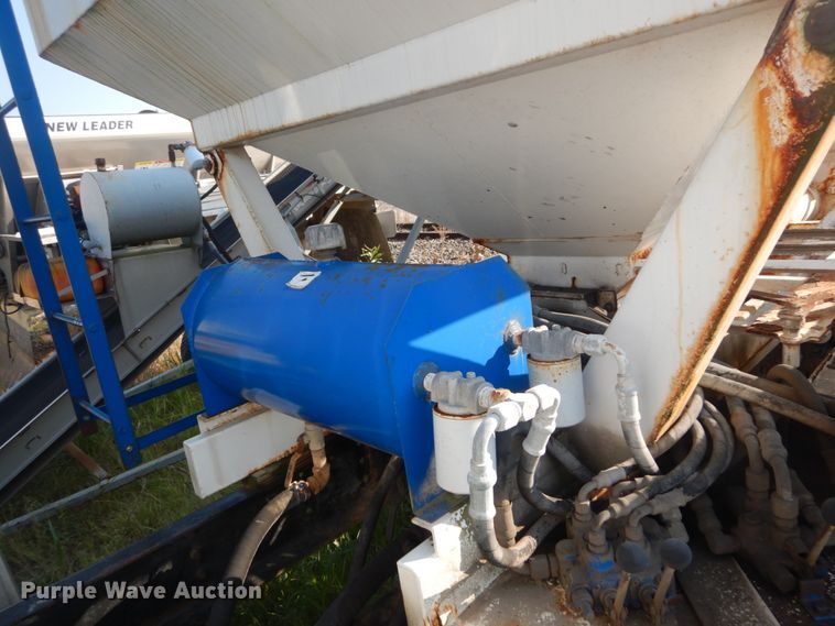 image for item JG9146 1998 International 8100  fertilizer delivery truck