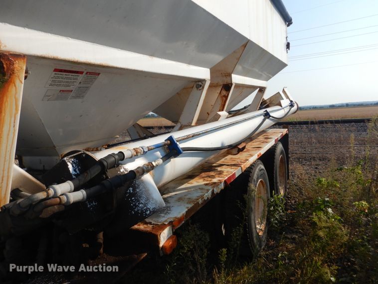 image for item JG9146 1998 International 8100  fertilizer delivery truck