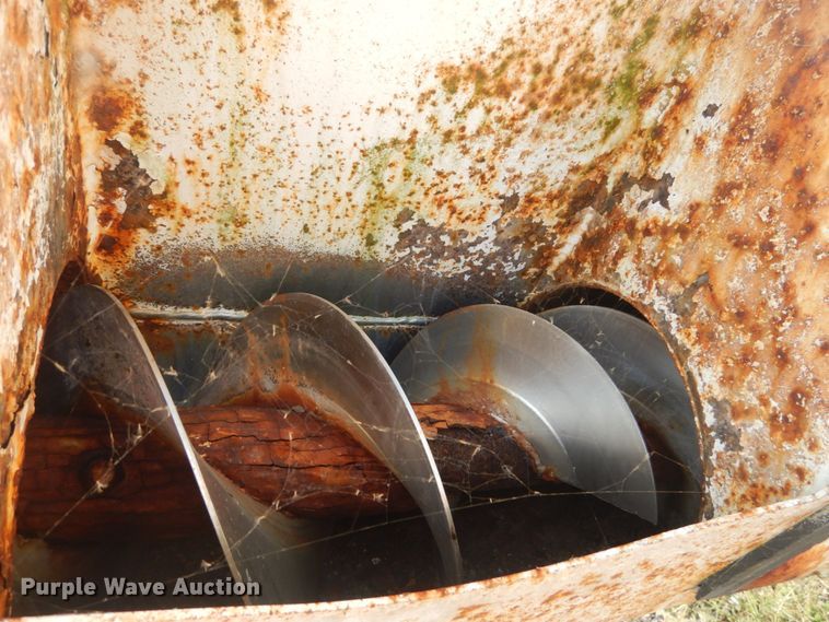 image for item JG9146 1998 International 8100  fertilizer delivery truck