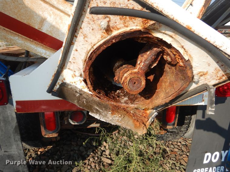 image for item JG9146 1998 International 8100  fertilizer delivery truck