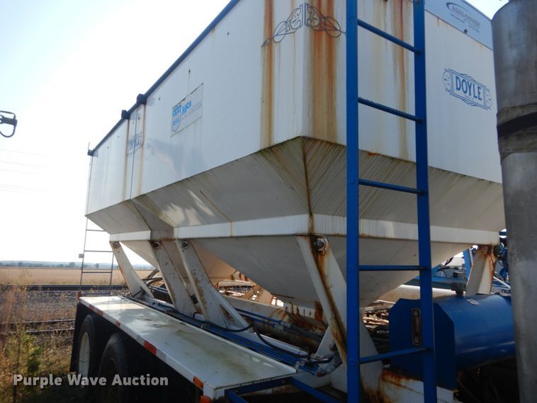 image for item JG9146 1998 International 8100  fertilizer delivery truck