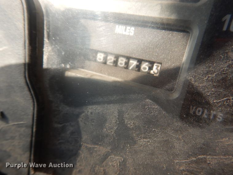 image for item JG9146 1998 International 8100  fertilizer delivery truck