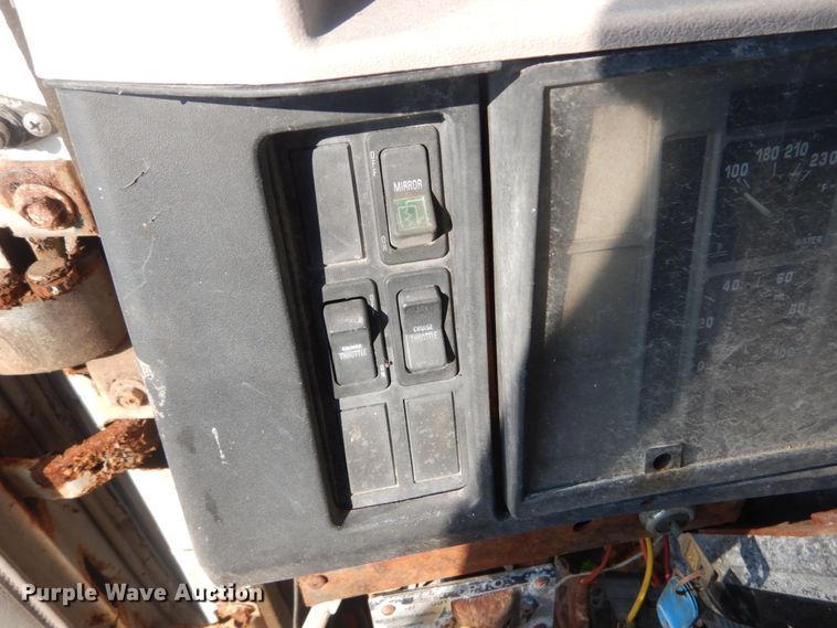 image for item JG9146 1998 International 8100  fertilizer delivery truck