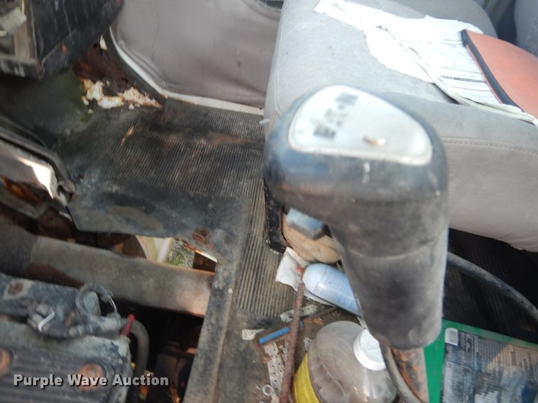 image for item JG9146 1998 International 8100  fertilizer delivery truck