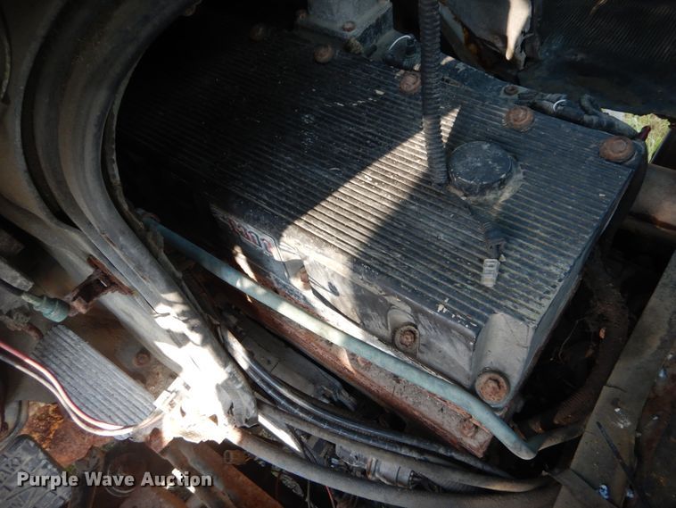 image for item JG9146 1998 International 8100  fertilizer delivery truck