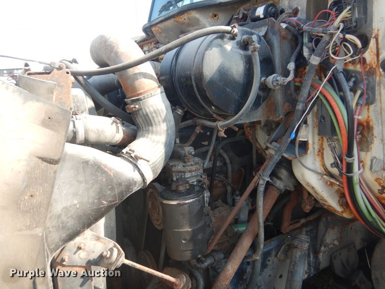 image for item JG9146 1998 International 8100  fertilizer delivery truck