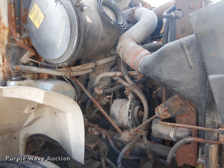 image for item JG9146 1998 International 8100  fertilizer delivery truck