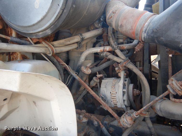 image for item JG9146 1998 International 8100  fertilizer delivery truck