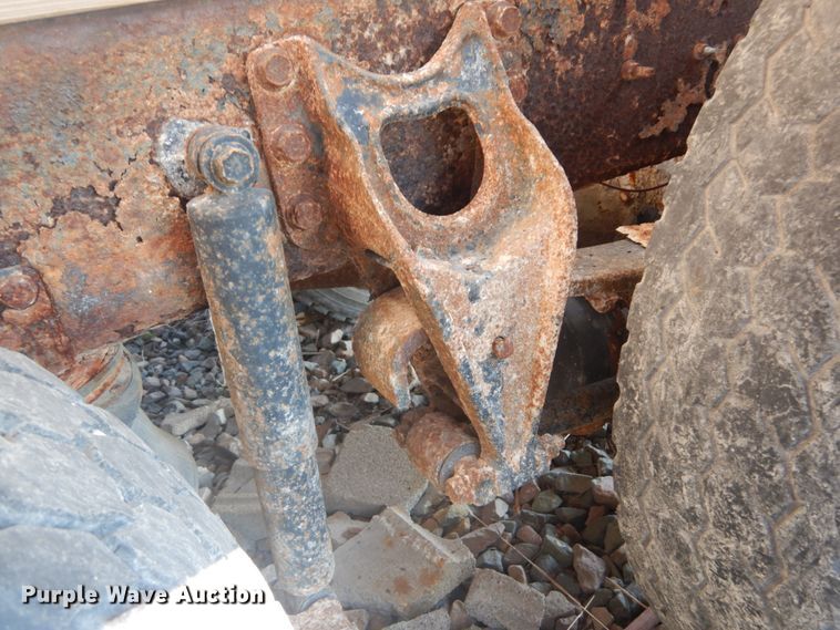 image for item JG9146 1998 International 8100  fertilizer delivery truck