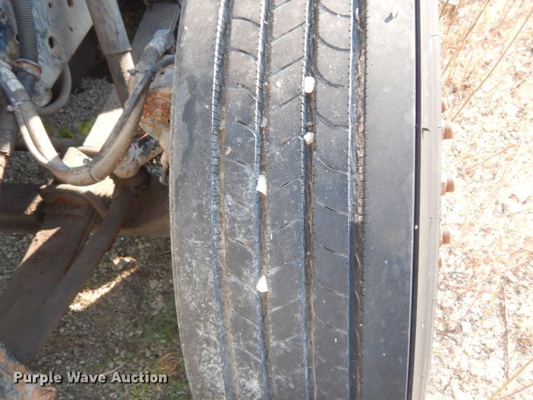 image for item JG9146 1998 International 8100  fertilizer delivery truck