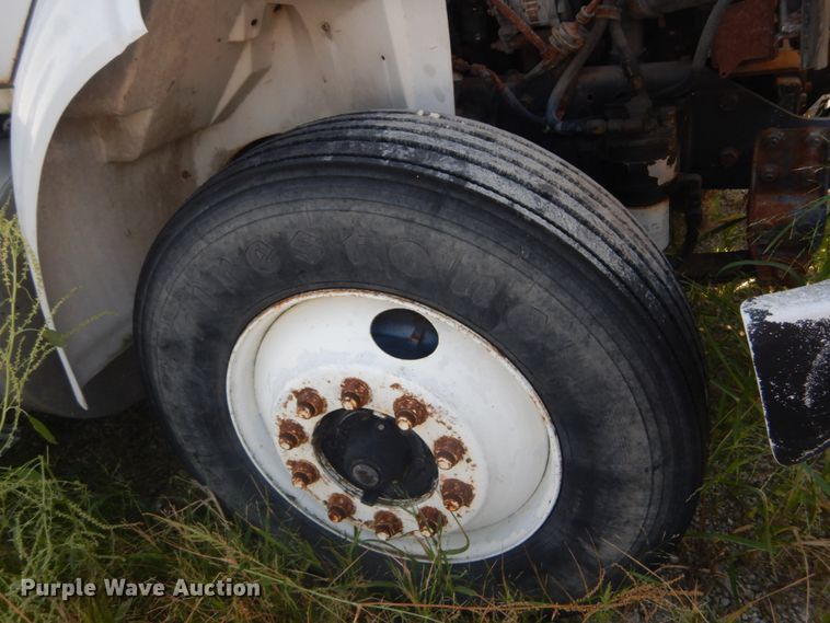 image for item JG9146 1998 International 8100  fertilizer delivery truck