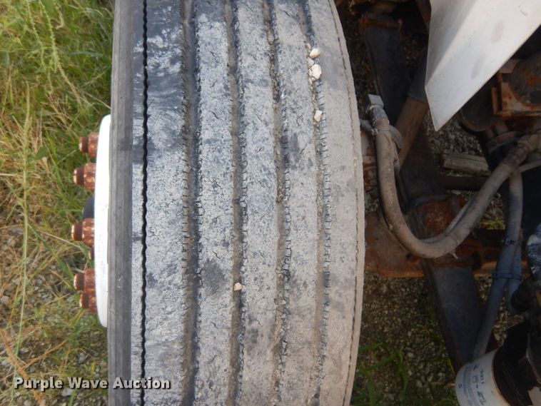 image for item JG9146 1998 International 8100  fertilizer delivery truck