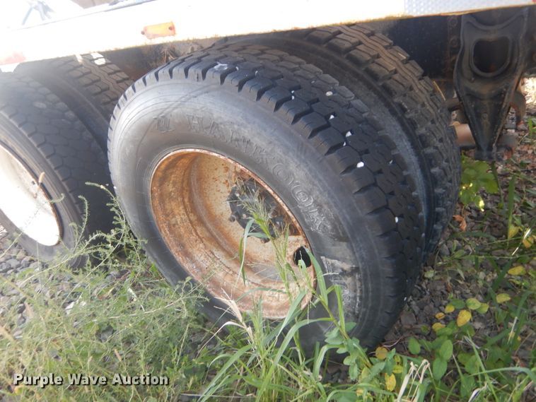 image for item JG9146 1998 International 8100  fertilizer delivery truck