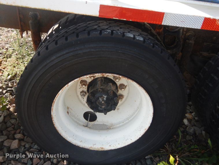 image for item JG9146 1998 International 8100  fertilizer delivery truck