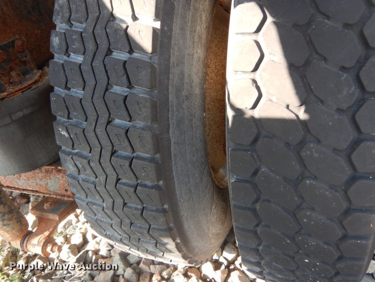 image for item JG9146 1998 International 8100  fertilizer delivery truck