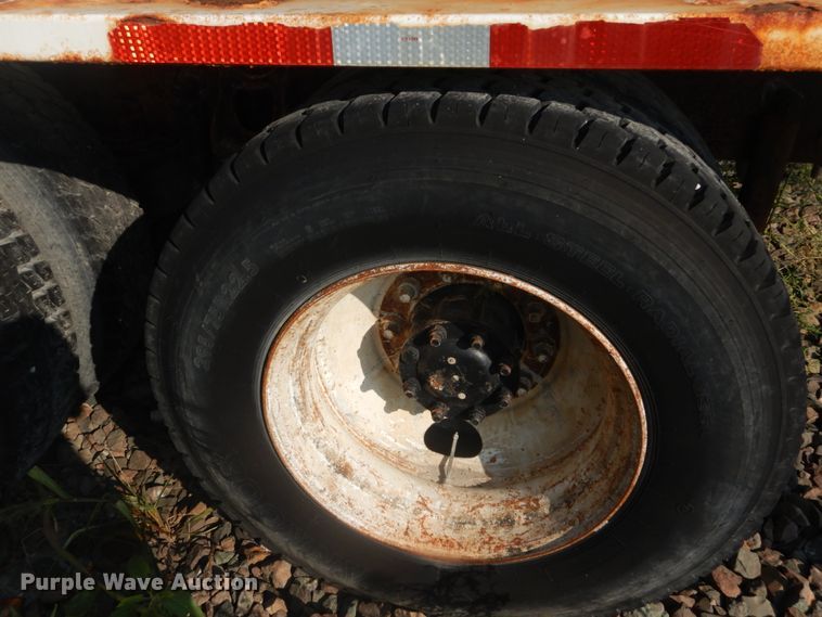 image for item JG9146 1998 International 8100  fertilizer delivery truck