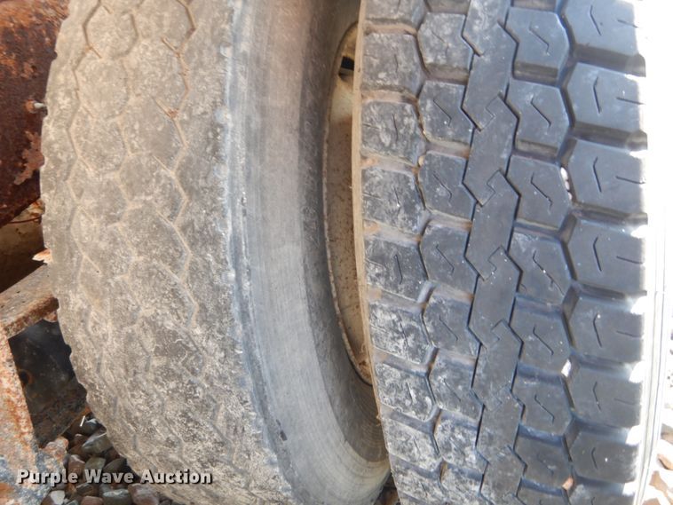 image for item JG9146 1998 International 8100  fertilizer delivery truck