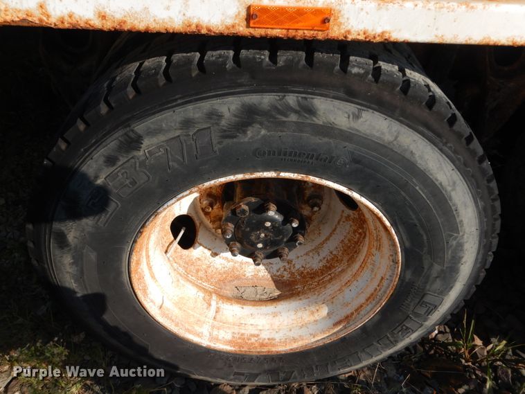 image for item JG9146 1998 International 8100  fertilizer delivery truck