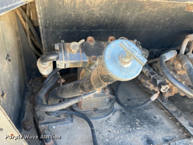 image for item JQ9630 1995 Caterpillar Challenger 85C  tractor