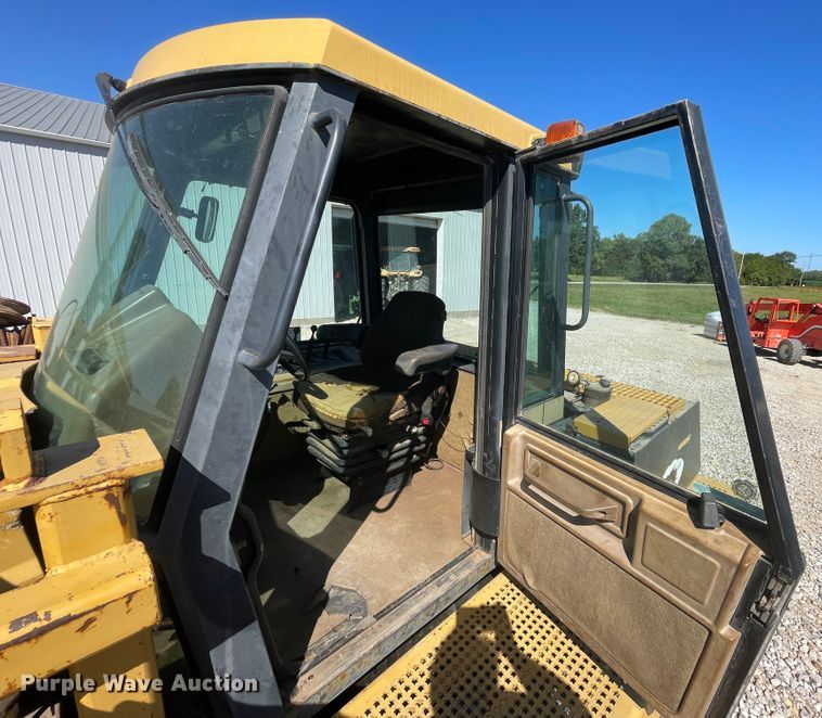 image for item JQ9630 1995 Caterpillar Challenger 85C  tractor