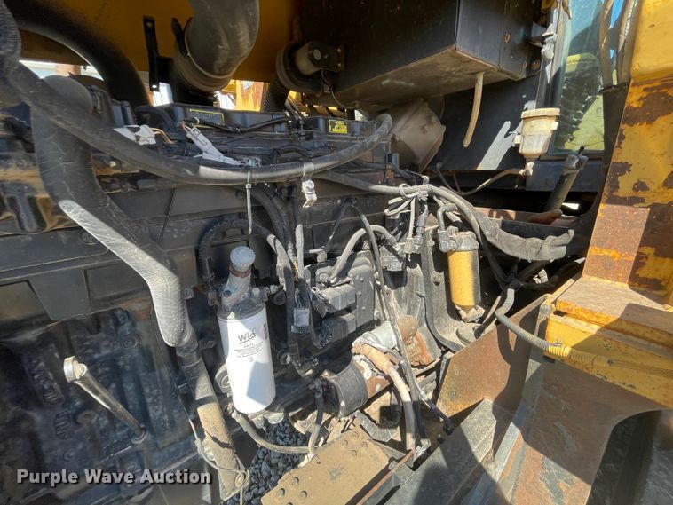 image for item JQ9630 1995 Caterpillar Challenger 85C  tractor